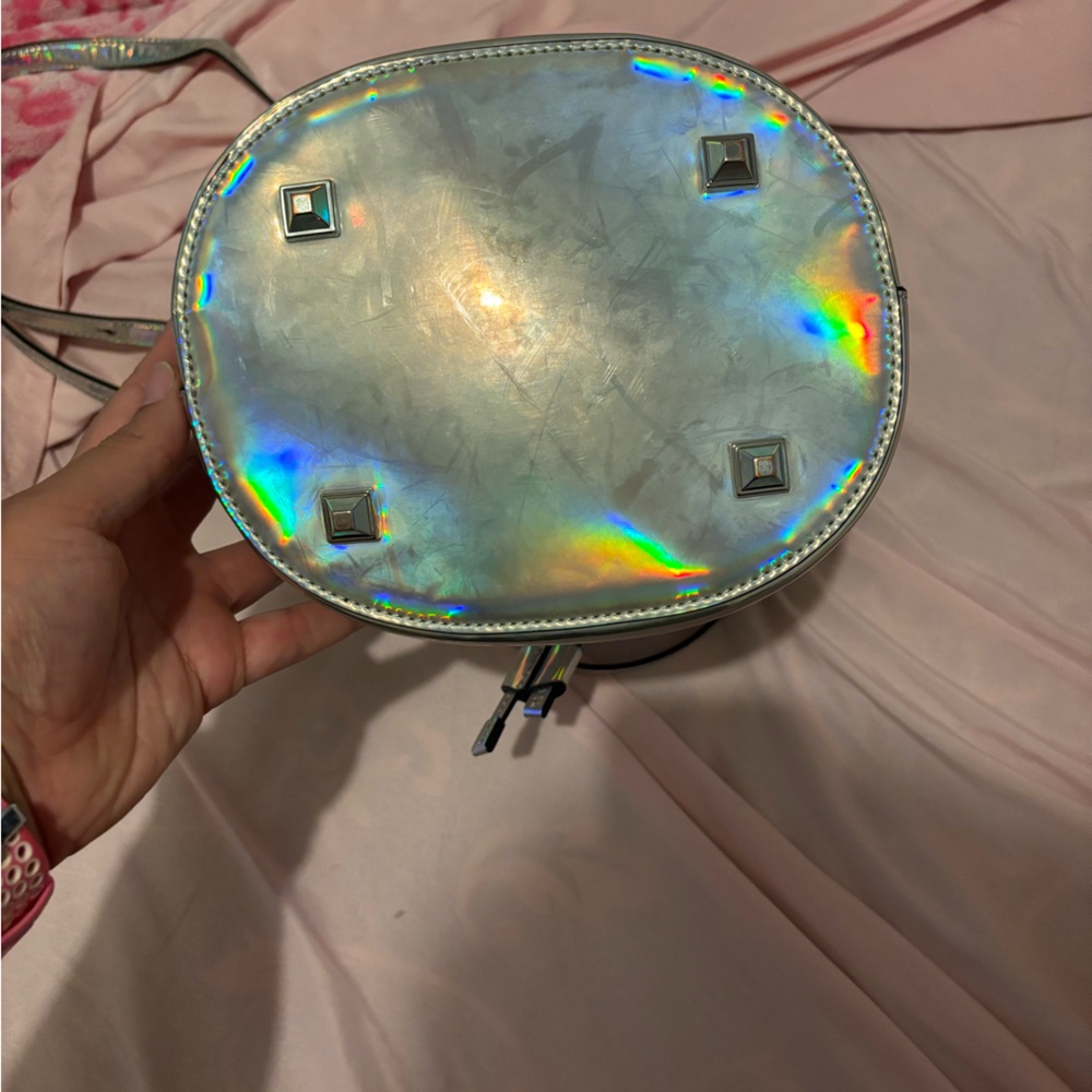 Kendall & kylie Holographic Bucket Bag - Picture 9 of 15
